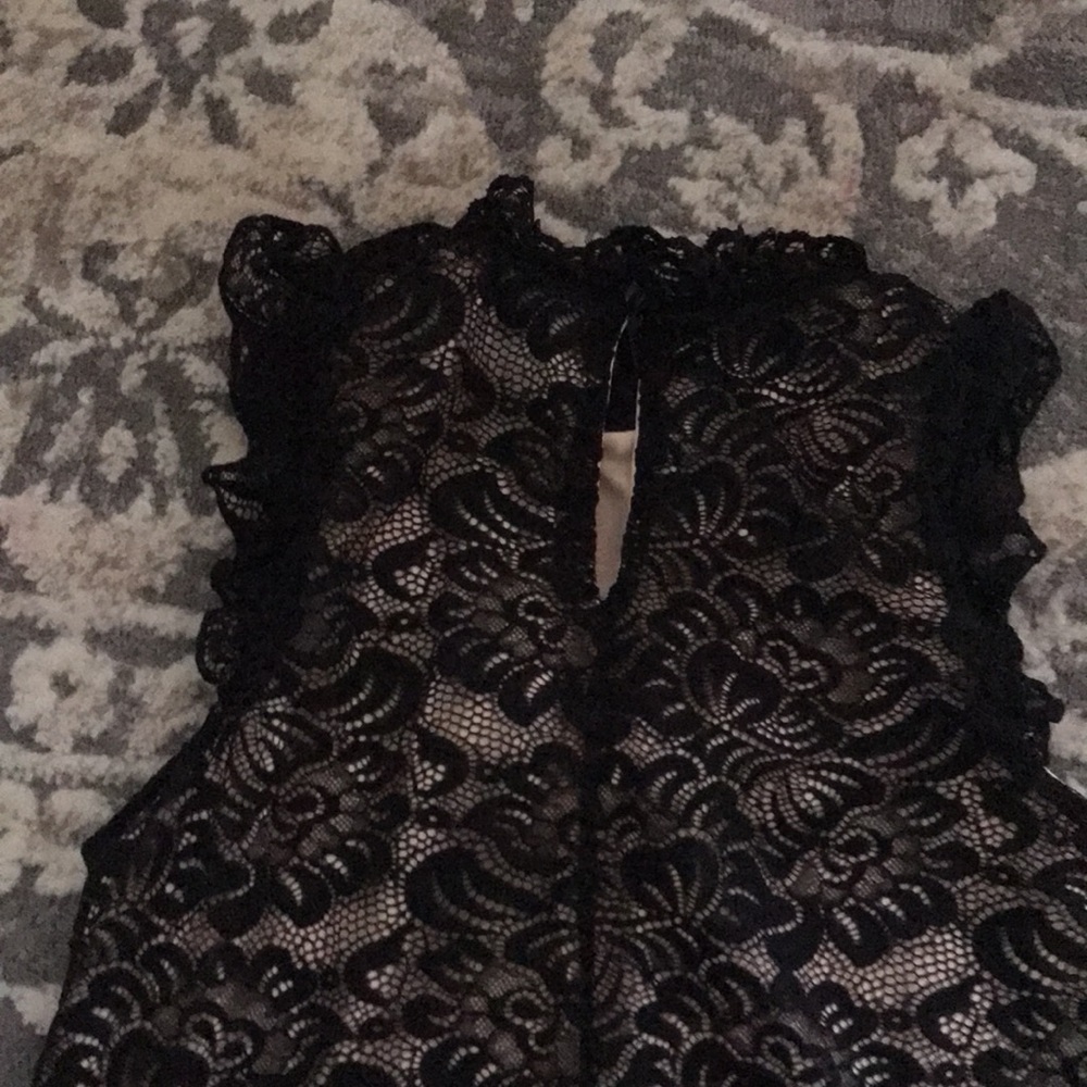 Black lace top - Picture 4 of 5